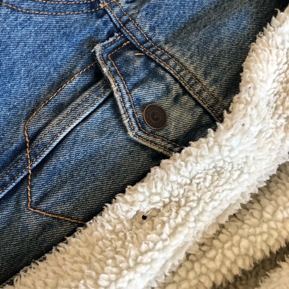 Levi’s Fleece Lined Jacket, in Perfect Condition - Picture 3 of 4